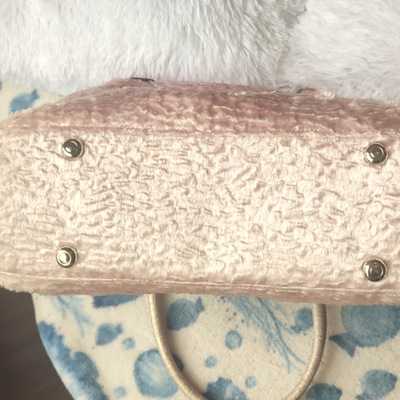 Pink faux fur Raviani satchel purse - Picture 6 of 8